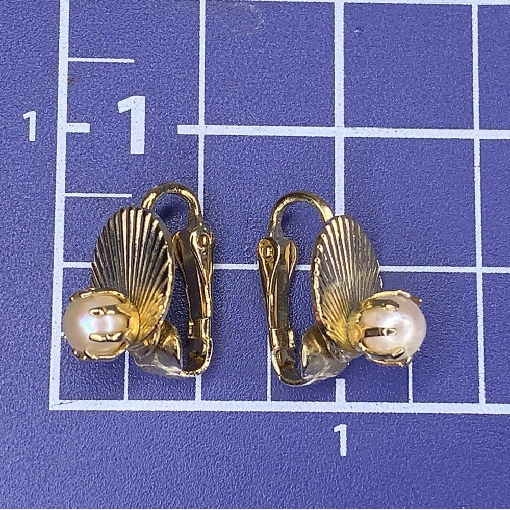 Vintage Coro Seashell Earrings Ivory Pearl Accent Yellow Gold Mermaid Gift - Picture 3 of 9